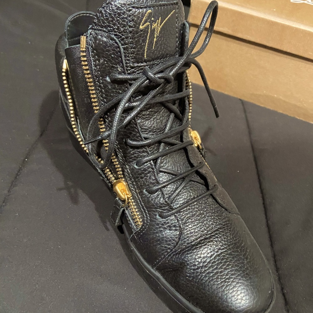 MINT CONDITION giuseppe zanotti